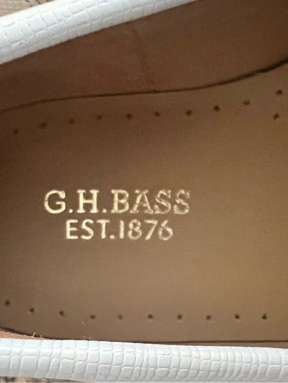 G.H. Bass Whitney Weejuns Penny Loafers Cream Textured Leather NWOB Women’s 8.5